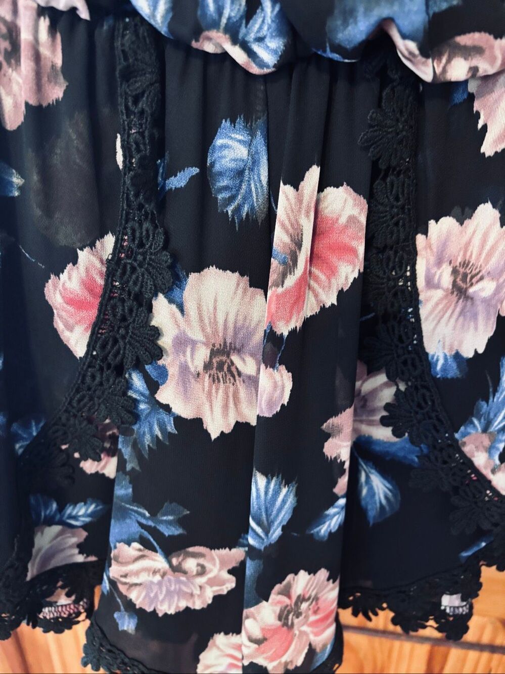 ASTR Floral Print with Lace Romper - Picture 4 of 7